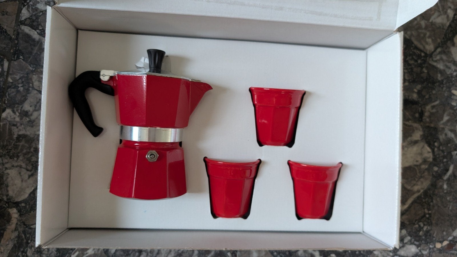 Bialetti Moka Express Buongiorno Set - Rood, Witgoed en Apparatuur, Koffiezetapparaten, Gemalen koffie, Ophalen of Verzenden, 2 tot 4 kopjes