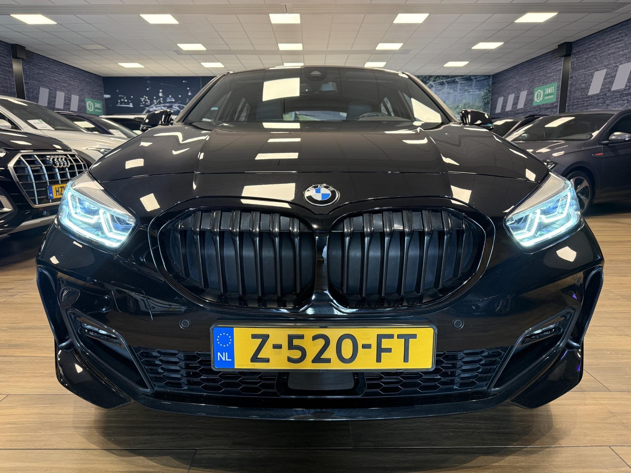 BMW 1-serie 118i M Sport |LED|PANO|HiFi|Elek. achterklep|Stu, Auto's, 136 pk, Leder en Stof, Zwart, Origineel Nederlands