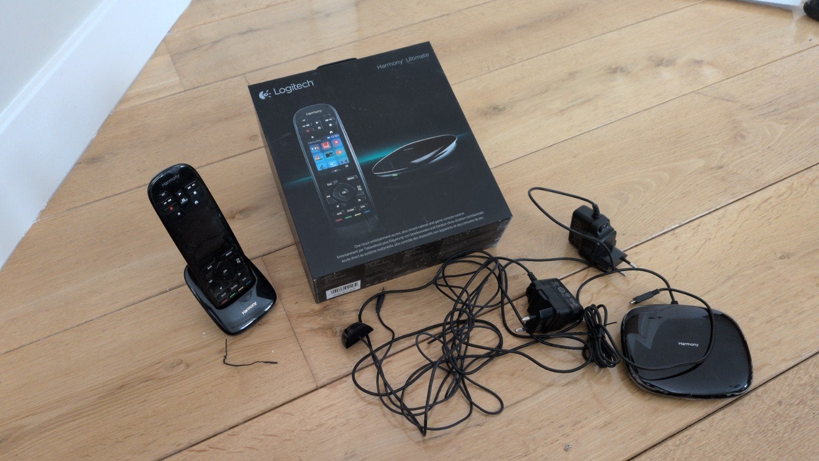 Logitech Harmony Afstandsbediening met Hub en Oplader, Audio, Tv en Foto, Gebruikt, Universeel, Ophalen of Verzenden, Game console