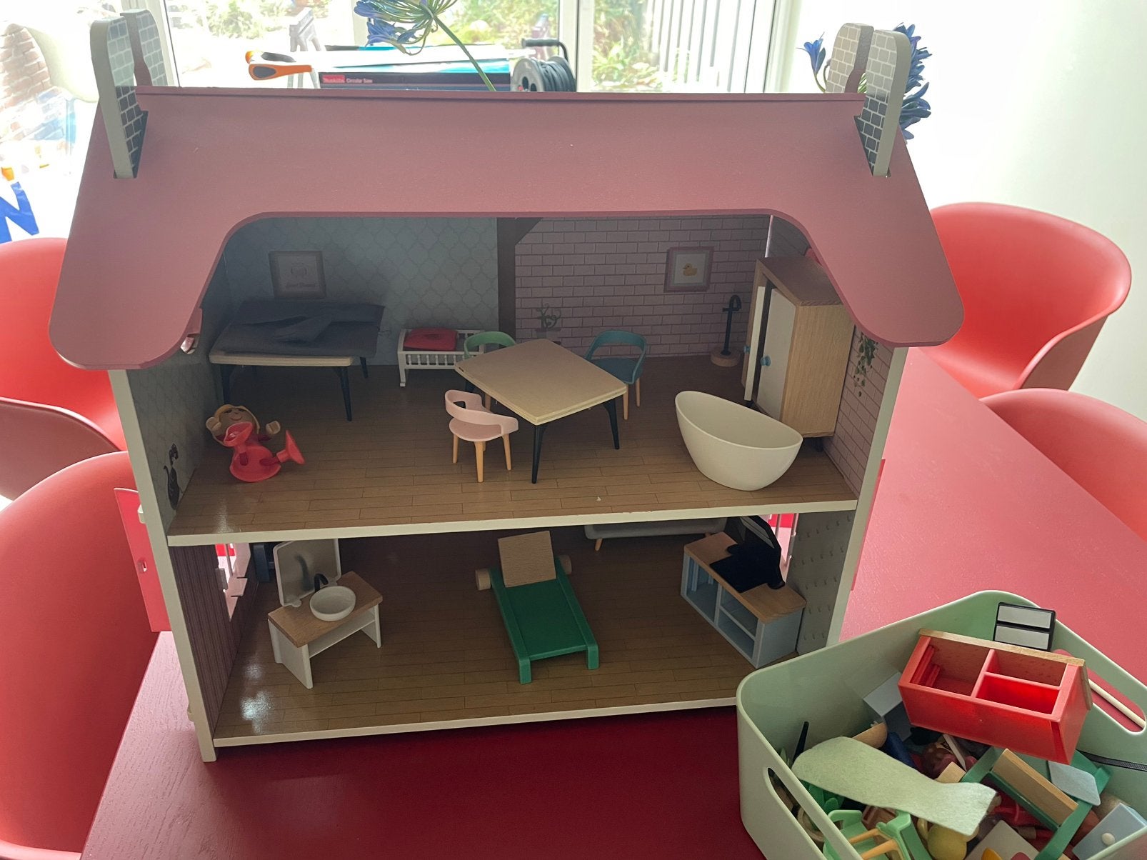 Poppenhuis met veel meubeltjes en poppetjes - als nieuw, Ophalen, Zo goed als nieuw, Poppenhuis