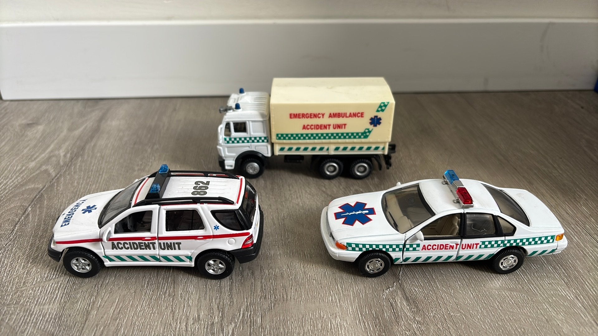 3 ambulances, Ophalen of Verzenden, Zo goed als nieuw, Tractor of Landbouw, Overige merken