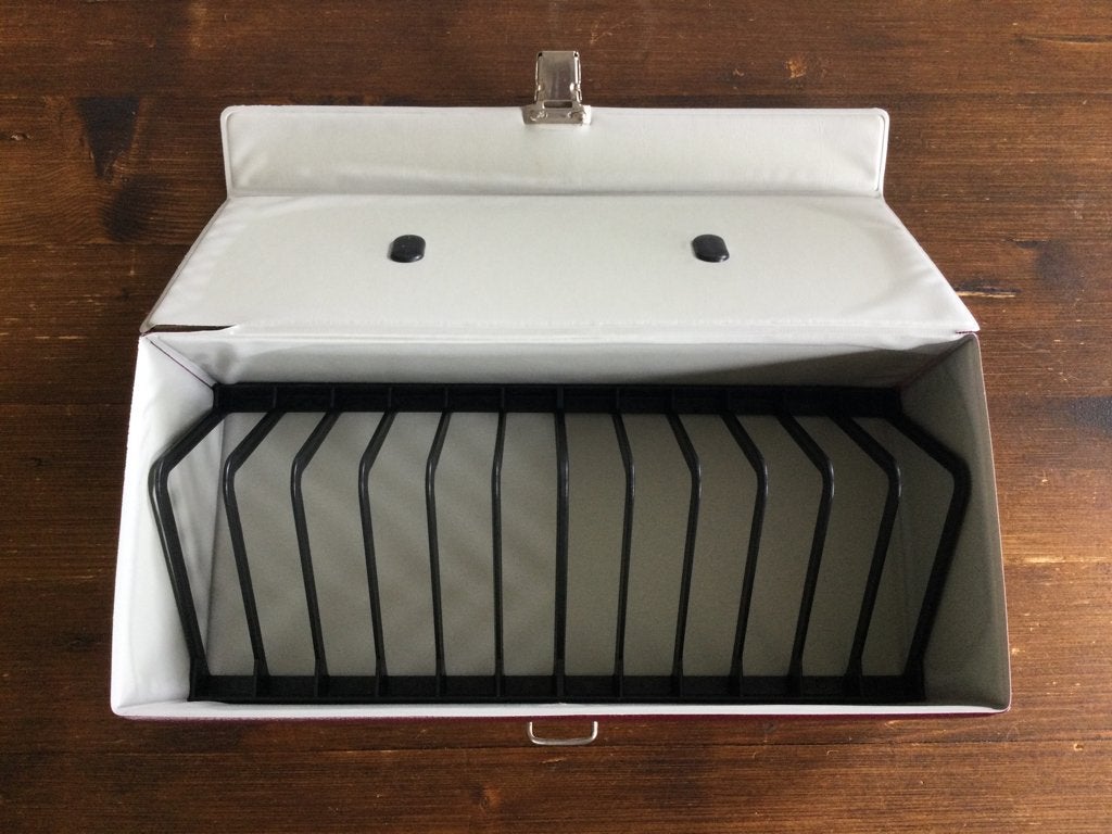 Koffertje voor 12 cassettebandjes jaren 80, bordeauxrood, 2 t/m 25 bandjes, Overige genres, Ophalen of Verzenden, Zo goed als nieuw
