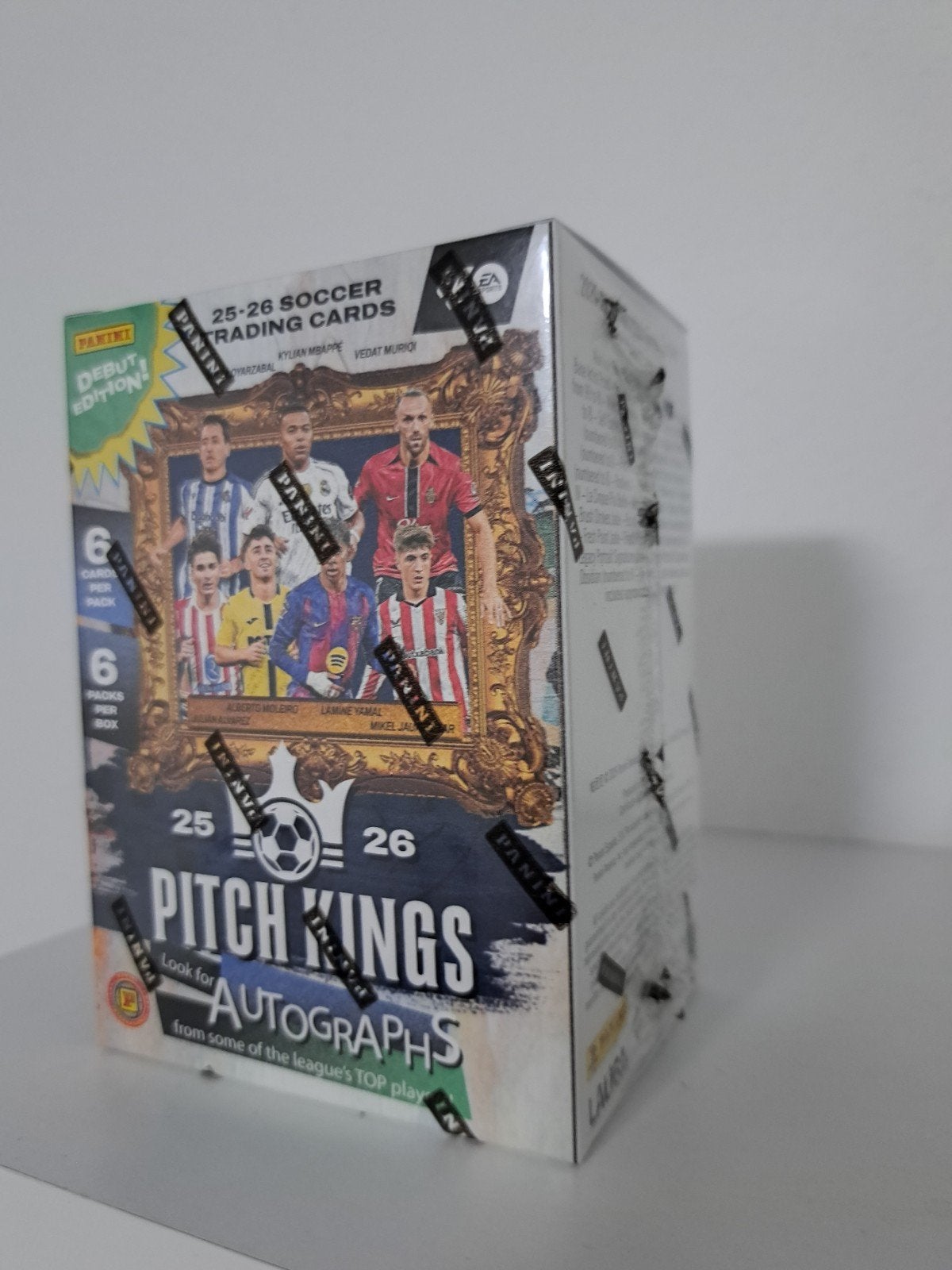 Panini Pitch Kings 25-26 Soccer Trading Cards Box, Ophalen of Verzenden, Nieuw, Buitenlandse clubs, Spelerskaart