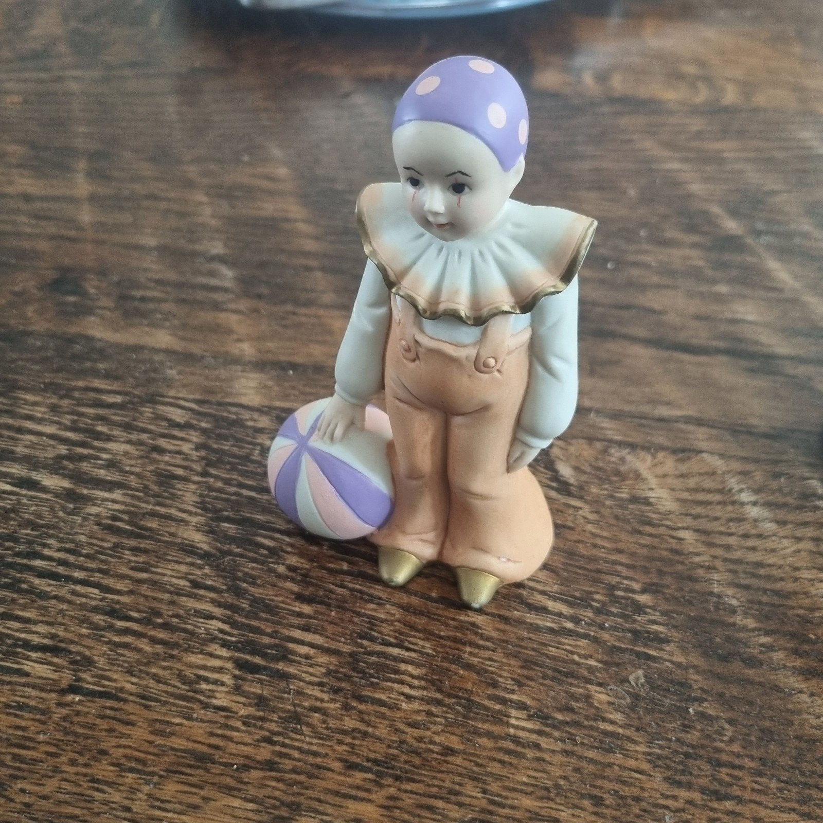 Vintage Pierrot Beeldje met Bal - Porselein, Ophalen of Verzenden, Gebruikt, Mens