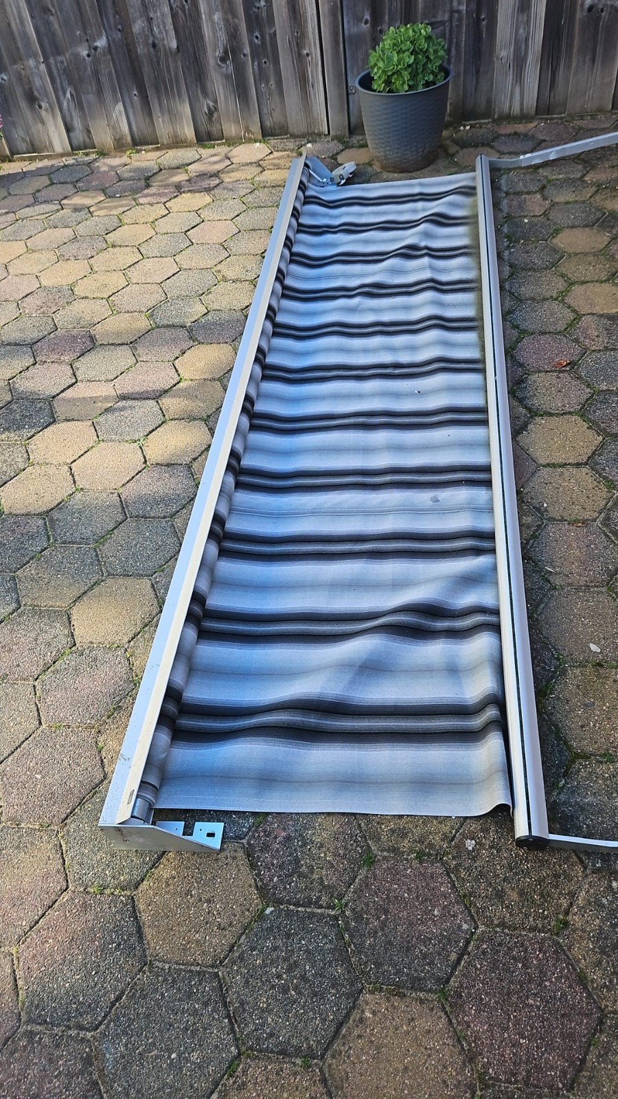 Gebruikt uitvalscherm - 283,5 cm breed, Ophalen, Gebruikt, 250 cm tot 450 cm, Uitvalscherm