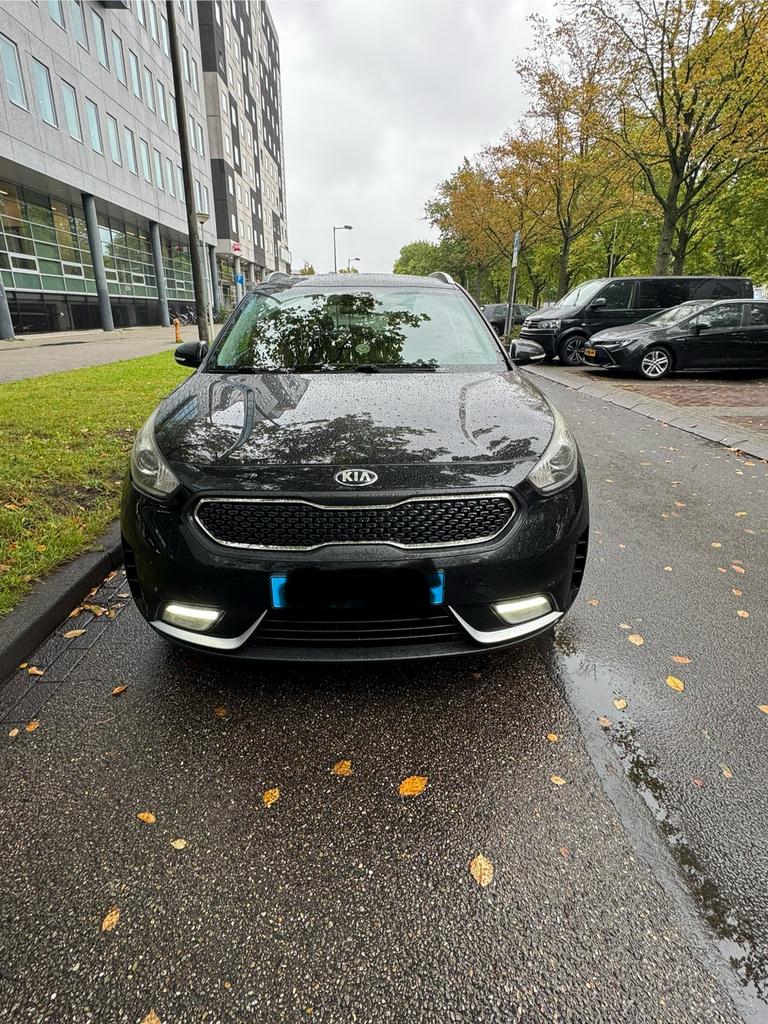 Foto 2 van Taxi huren/ Kia Niro huren/ verhuur/Taxichauffeur/Huren taxi