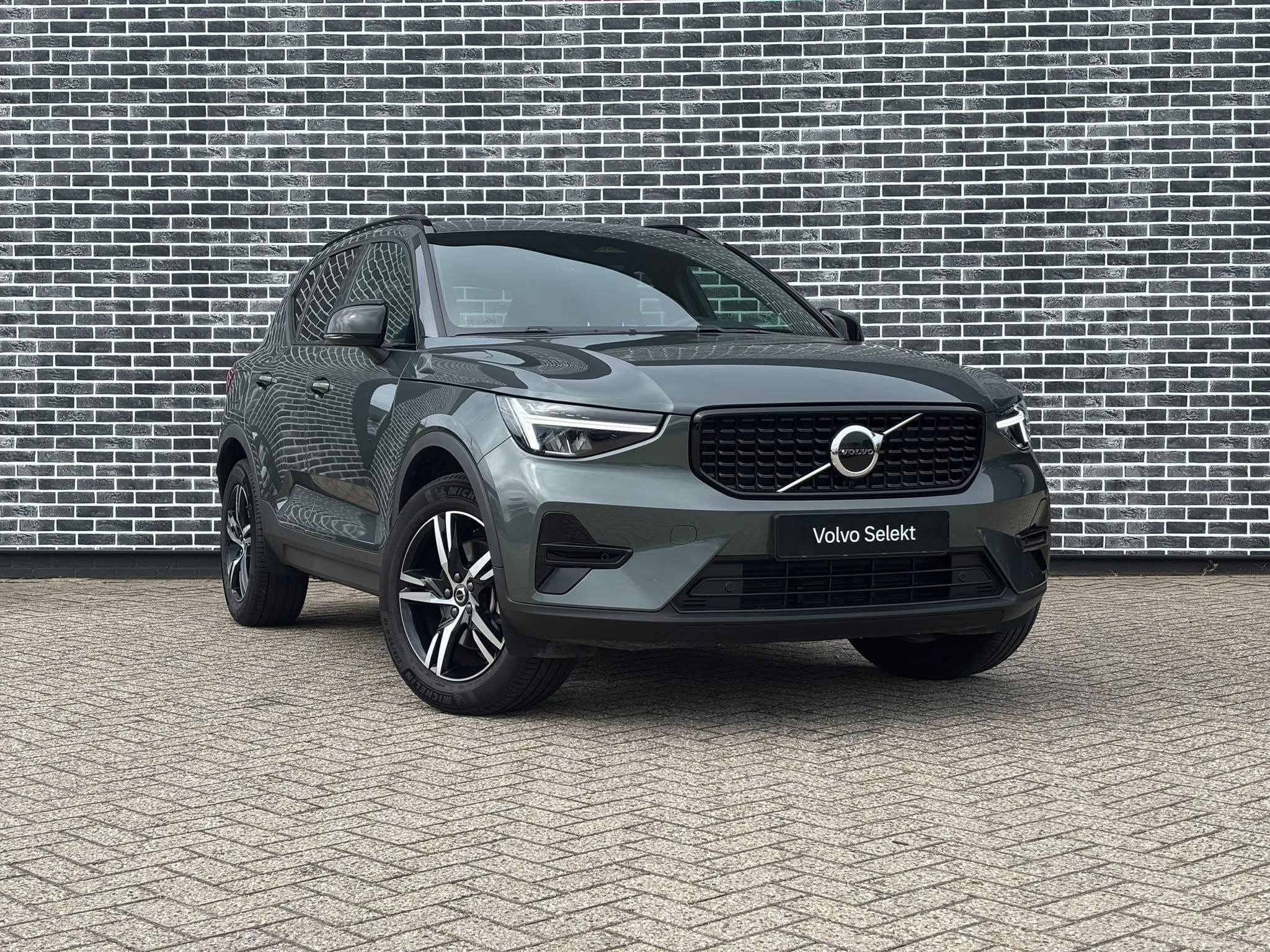 Foto 3 van Volvo XC40 2.0 B4 Plus Dark | Trekhaak | Harman Kardon Audio