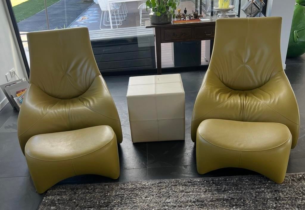 2 Leolux Darius fauteuils met 3 hockers. Groen, Ophalen of Verzenden, Zo goed als nieuw, Leer