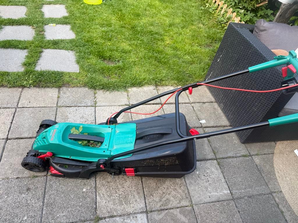 Gratis grasmaaier mist 1 wiel, Ophalen, Cirkelmaaier, Gebruikt, Elektrische grasmaaier