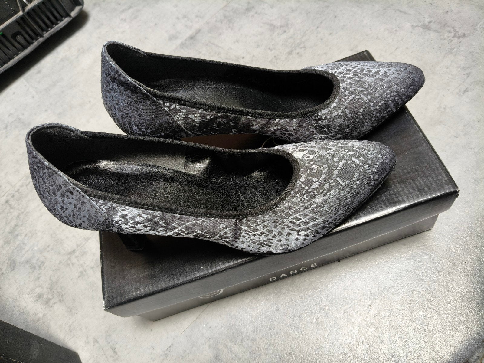 Jeanne Marie Grijs Panterprint Danshakken Maat 38 Nieuw, Ophalen of Verzenden, Nieuw, Schoenen