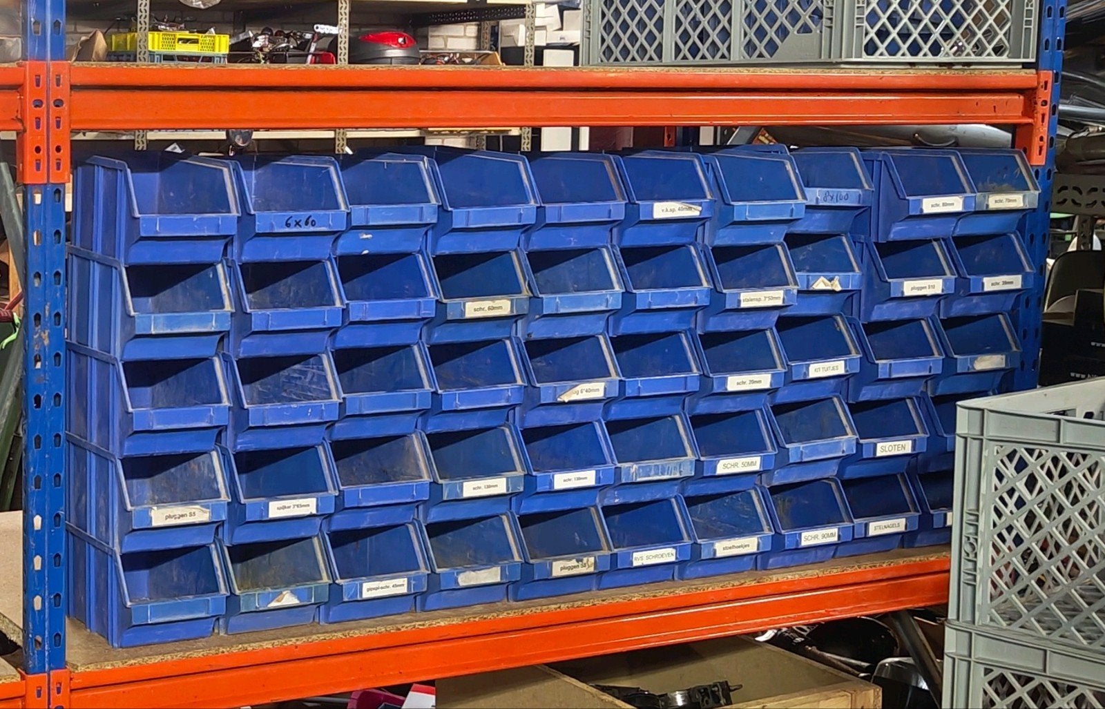 Partij 100 Magazijnbakken Stapelbakken stapelbak magazijnbak, Ophalen, Gebruikt, 40 tot 60 cm, 50 tot 75 cm