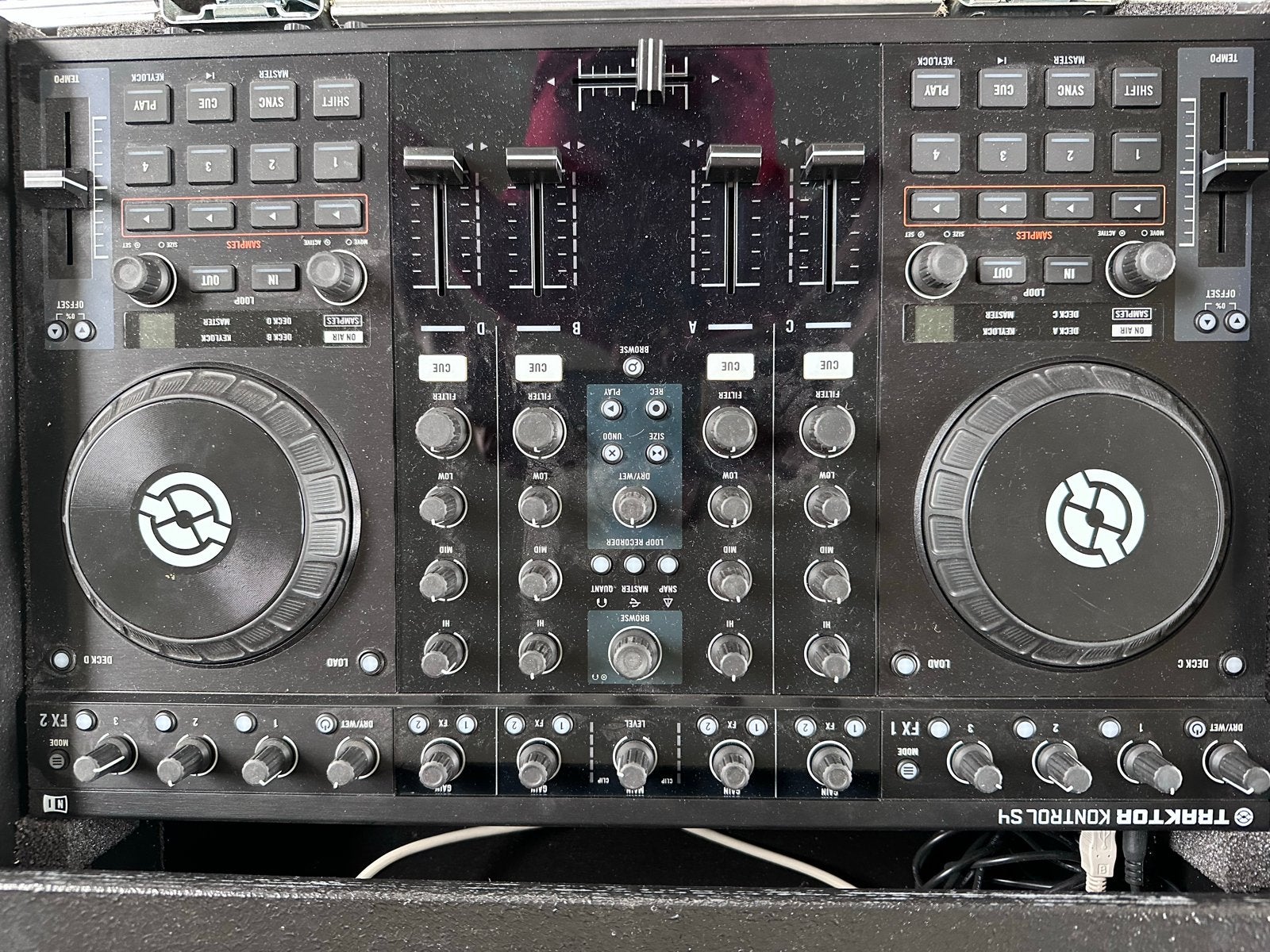 Traktor Kontrol S4 DJ-controller met flightcase, Ophalen, Zo goed als nieuw, Dj-set, Overige merken