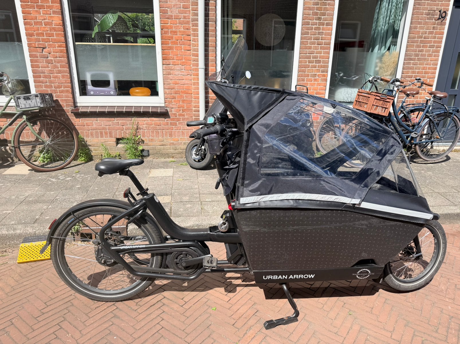 Urban Arrow Family Performance Essential (2023) – 500Wh, Gebruikt, 3 kinderen, Elektrisch, Ophalen