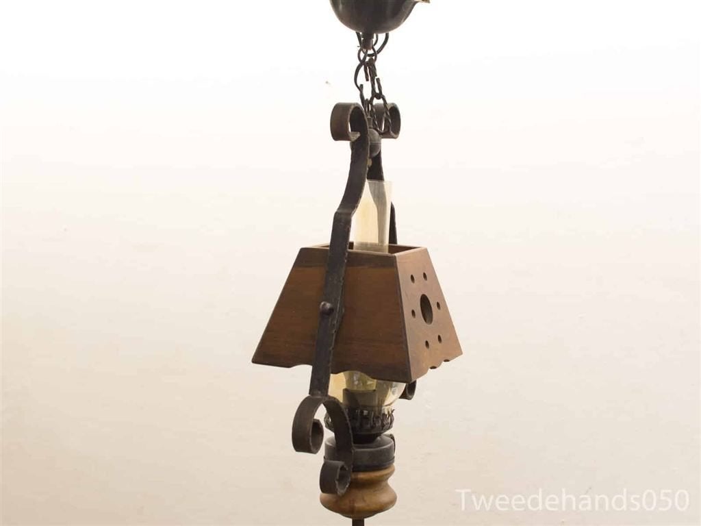 een petrolium hanglamp die werkt op stroom 21023, Huis en Inrichting, Ophalen of Verzenden, Gebruikt, Hout