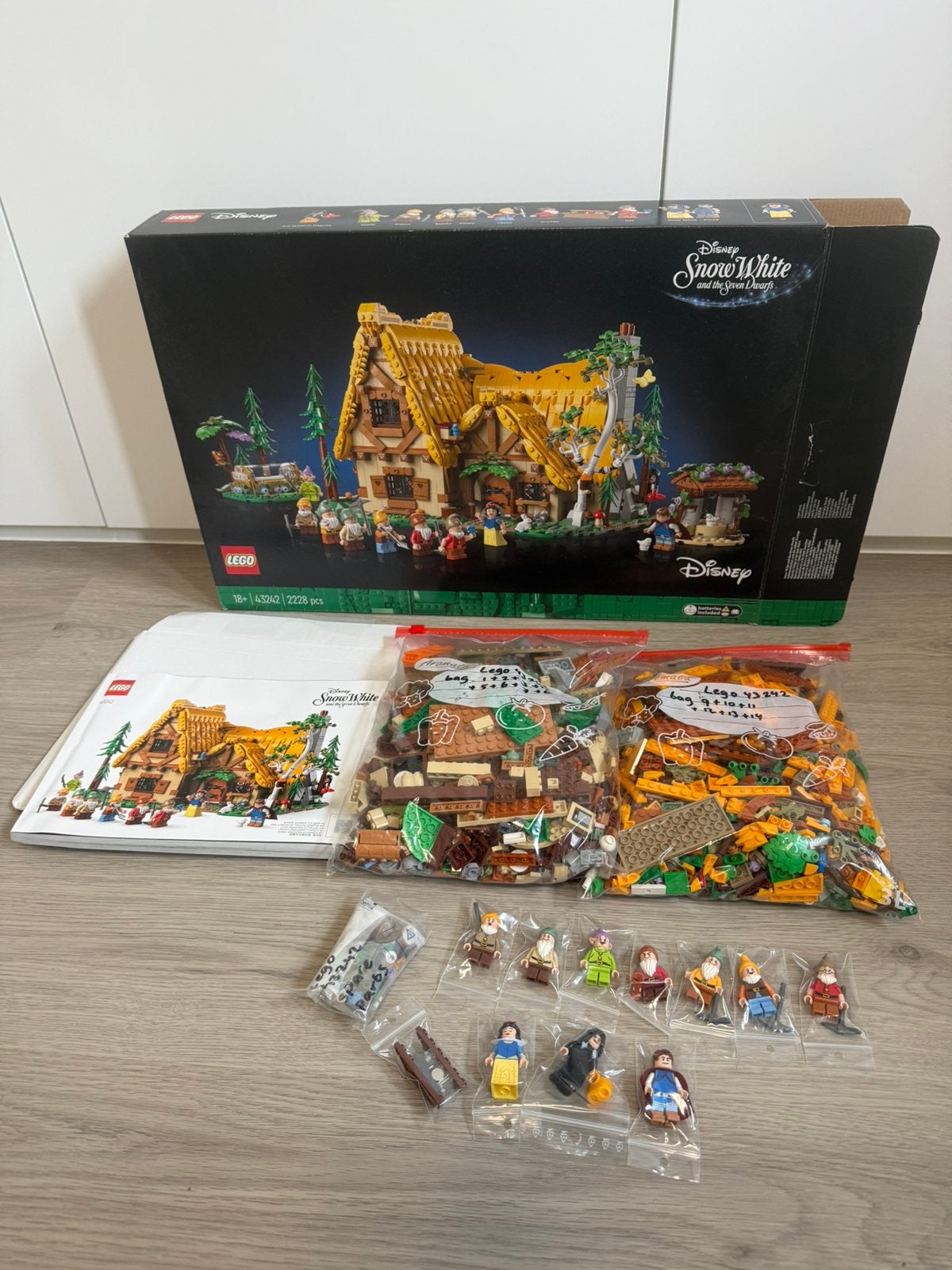 Lego 43242 disney Snow White and the Seven Dwarfs' Cottage, Lego, Ophalen of Verzenden, Zo goed als nieuw, Complete set