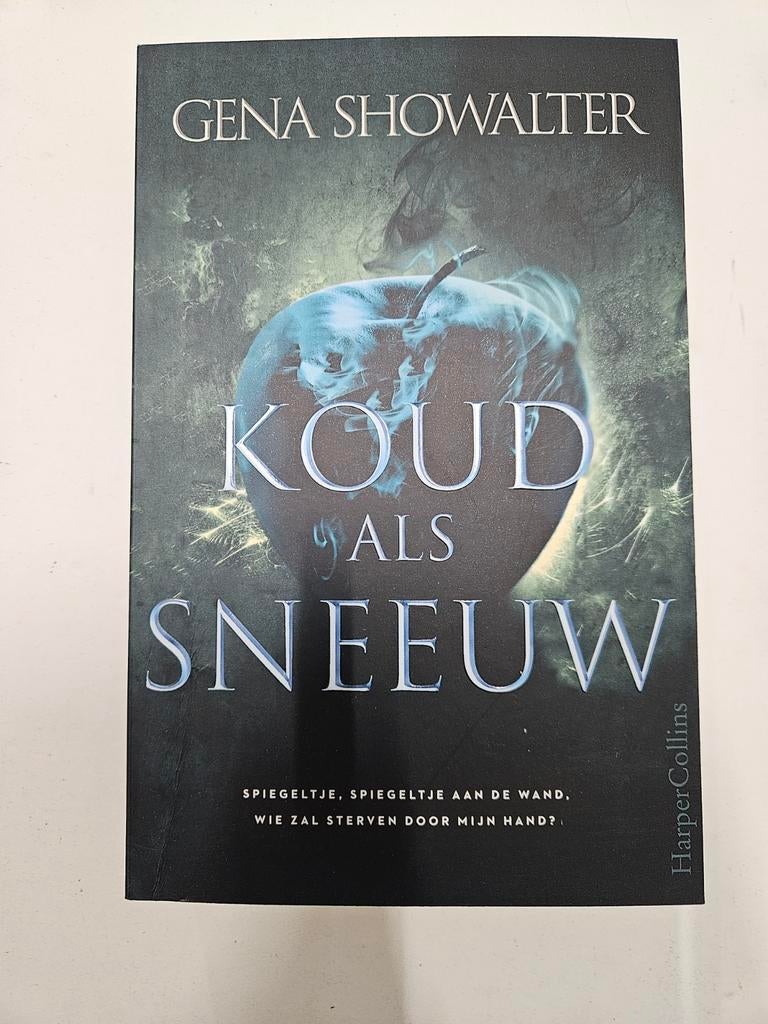 Gena Showalter - Koud als sneeuw, Ophalen of Verzenden, Zo goed als nieuw, Gena Showalter