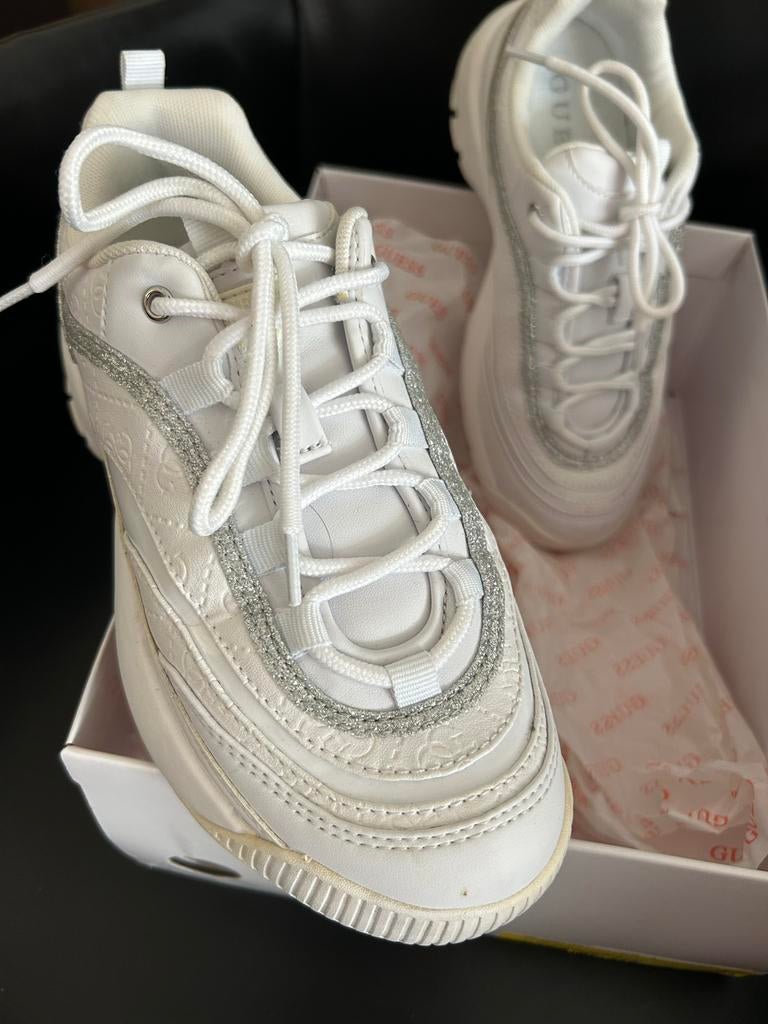 Guess sneakers maat 37 - Zo goed als nieuw, Ophalen of Verzenden, Zo goed als nieuw, Wit, Sneakers of Gympen