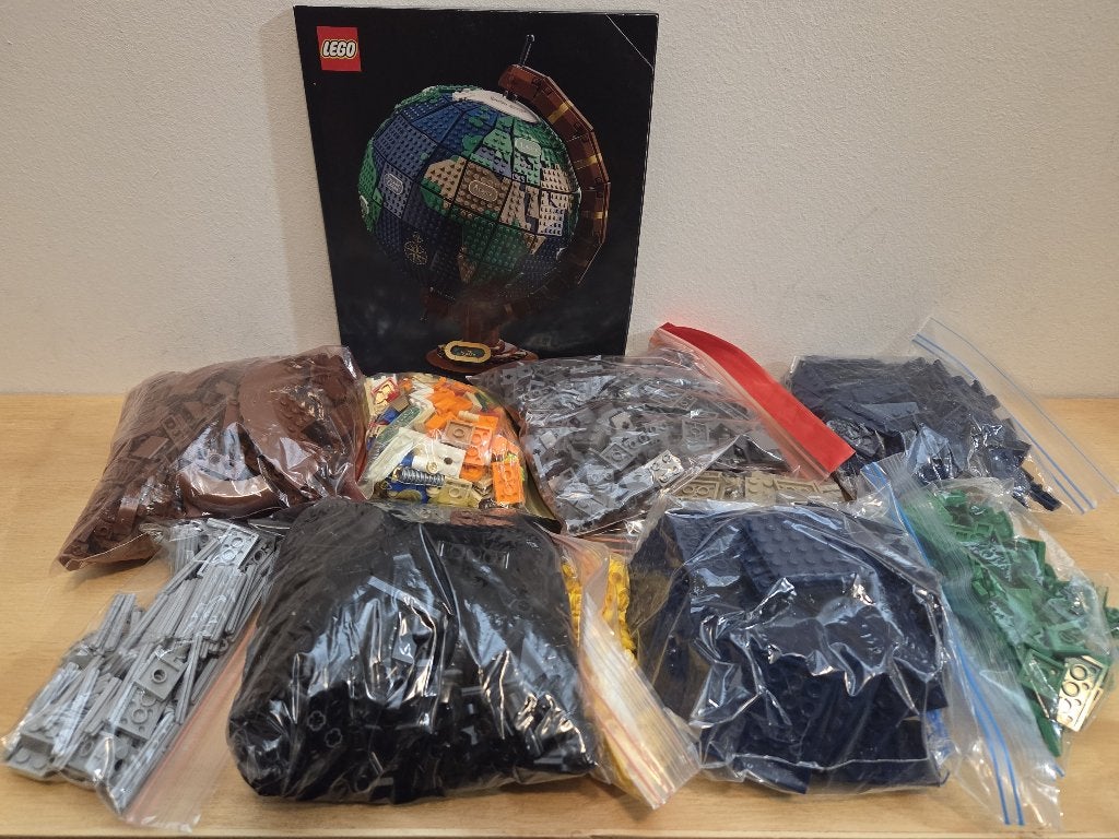 Lego 21332 The Globe (2), Kinderen en Baby's, Speelgoed | Duplo en Lego, Lego, Compleet, Ophalen of Verzenden, Zo goed als nieuw
