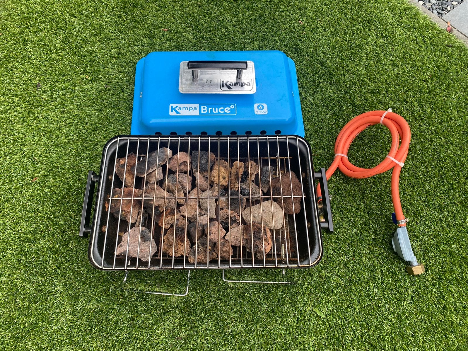 Kampa bruce 2.5 Kw gasbarbeque met lavastenen, Ophalen of Verzenden, Zo goed als nieuw