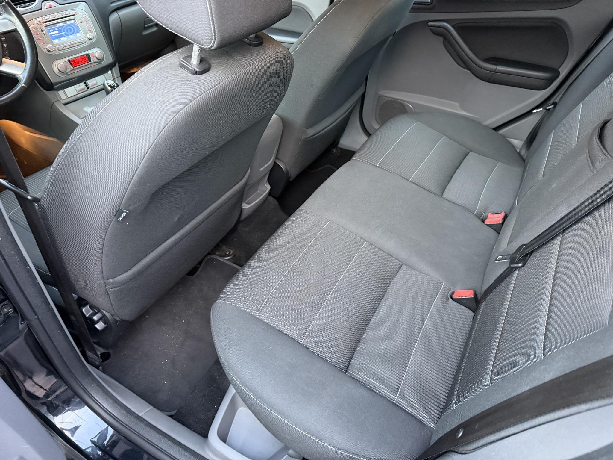 Foto 16 van Ford Focus 1.8 Titanium | Autom. Airco | Cruise Control | El