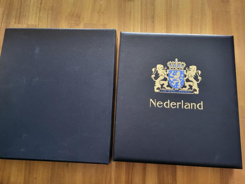 Lege gewatteerde davo nr3 1970/1989 met zegels, Verzenden, Verzamelalbum