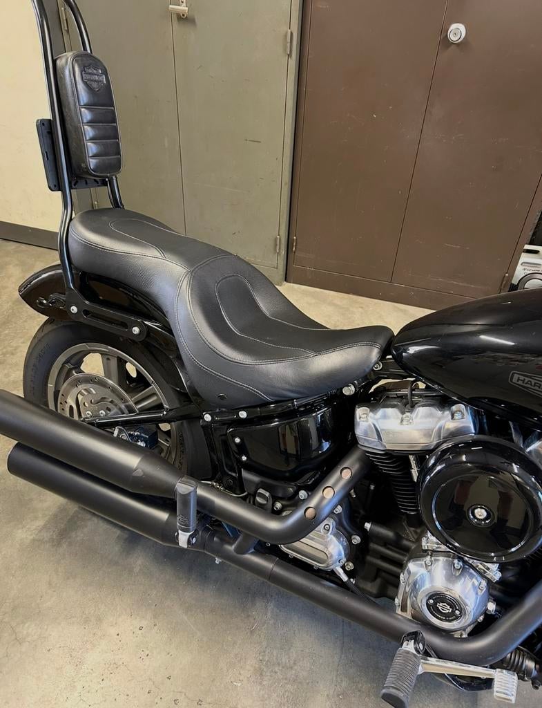 Zadel, achterspatbord,sissybar,stuur softail M8, Motoren, Ophalen of Verzenden, Gebruikt