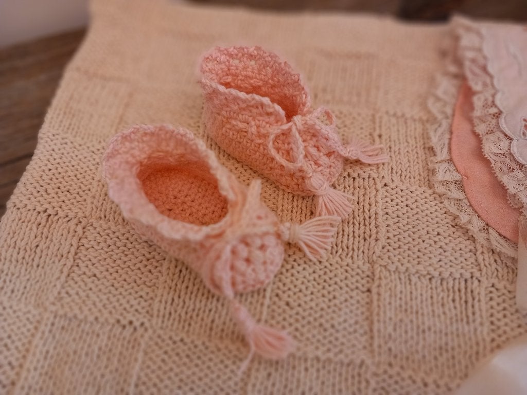 no.1 gehaakte roze poppen schoentjes., Ophalen, Zo goed als nieuw, Kleertjes