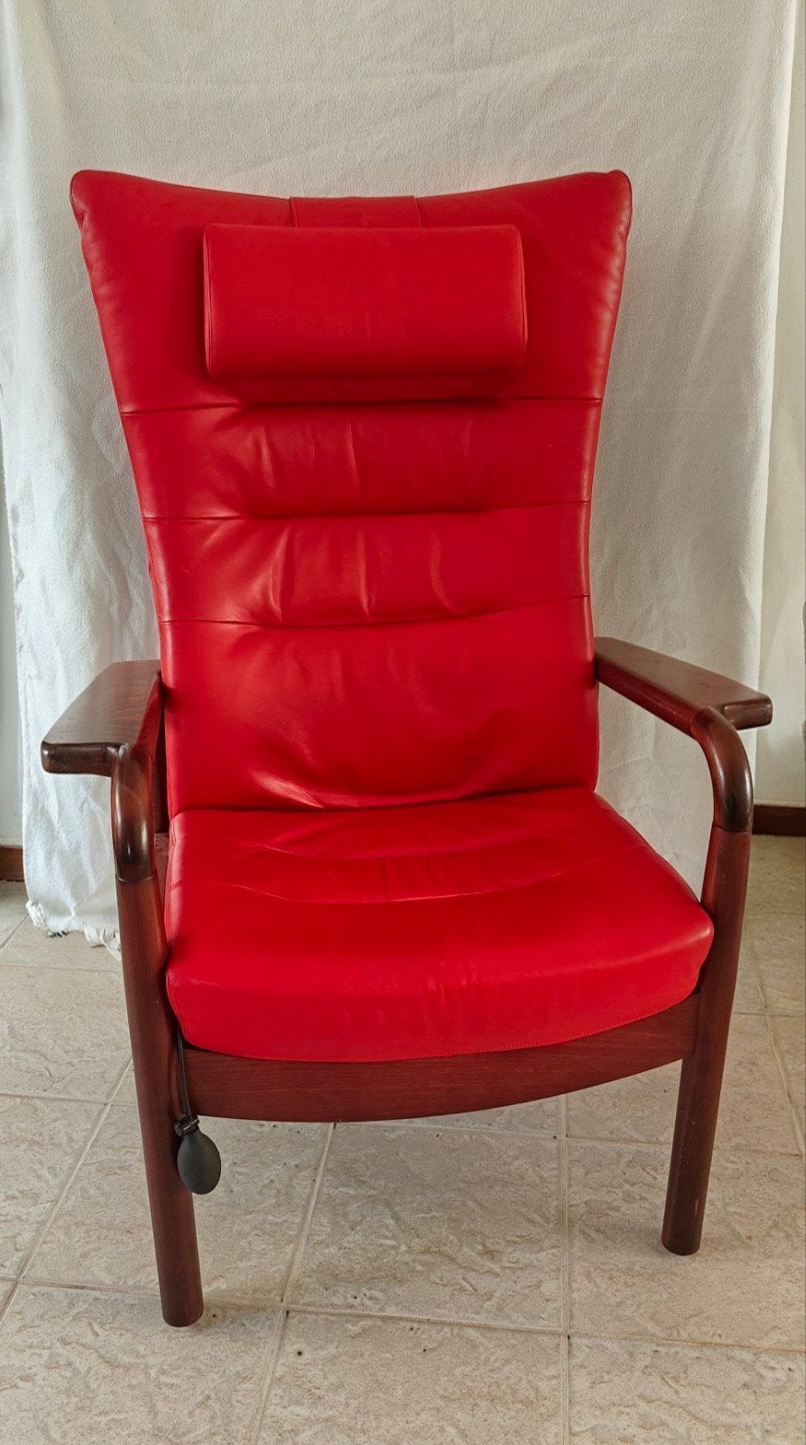 Farstrup Relaxfauteuil Rood Leer en Hout, Huis en Inrichting, Ophalen, Gebruikt, Eén, Leer