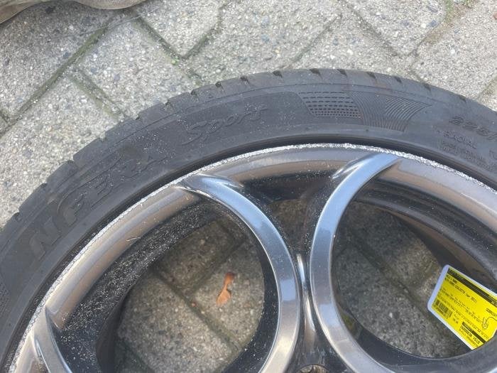 Velg + Band van een Alfa Romeo Giulietta, Gebruikt, -, Verzenden, -