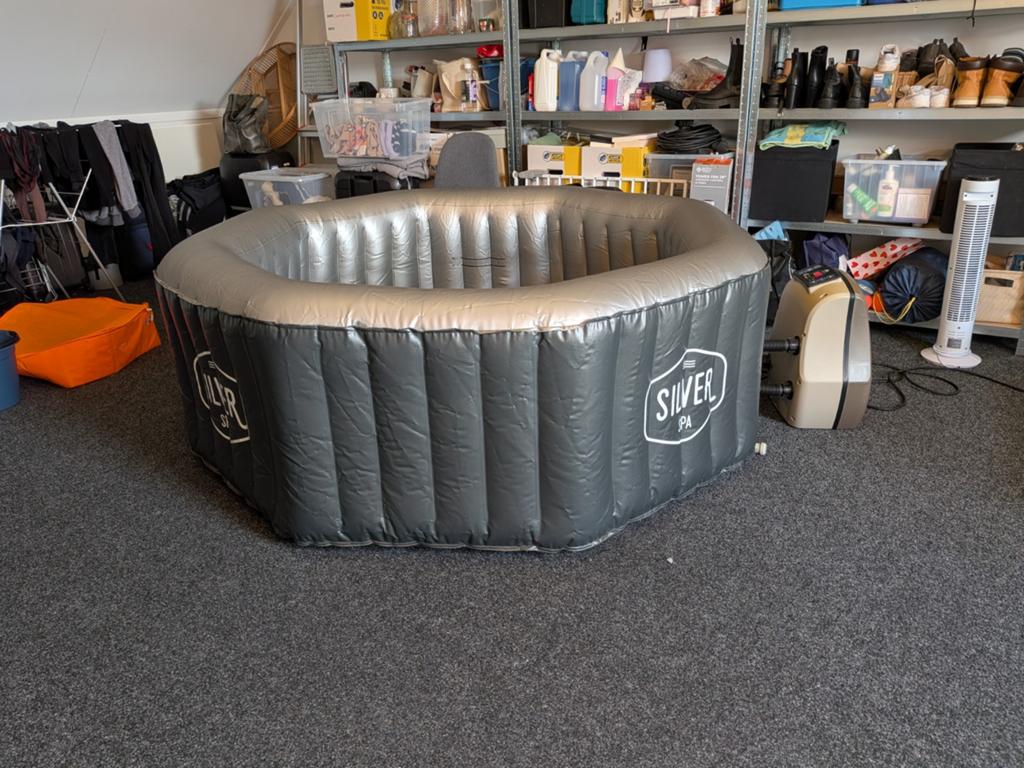 NetSpaSilver 4-persoons jacuzzi compleet in goede staat, Ophalen of Verzenden, Afdekzeil