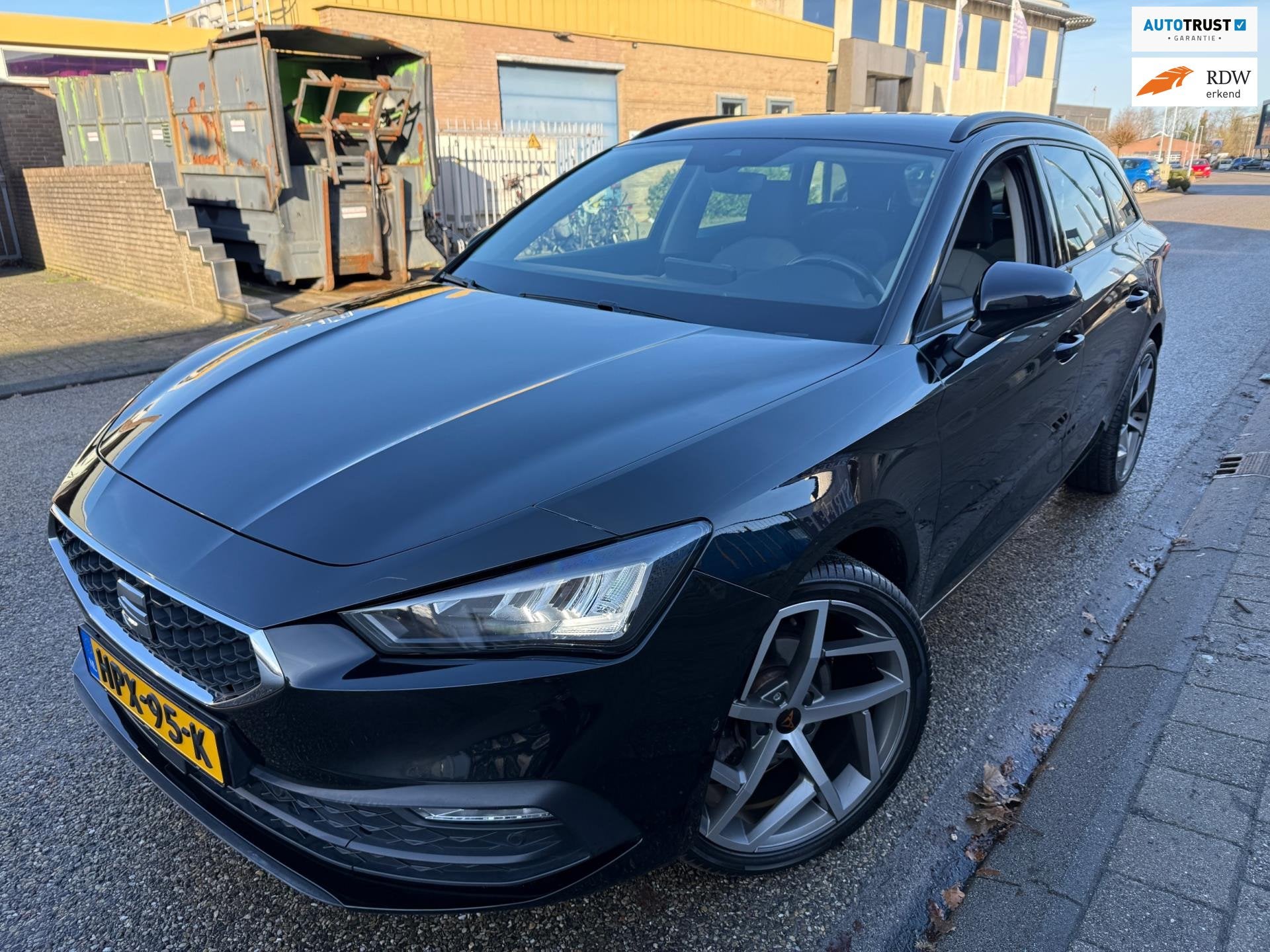Seat Leon Sportstourer 1.5 eTSI FR INTENSE DSG VIRTUAL COCKP, Auto's, Stof, 4 cilinders, Leon, Zwart