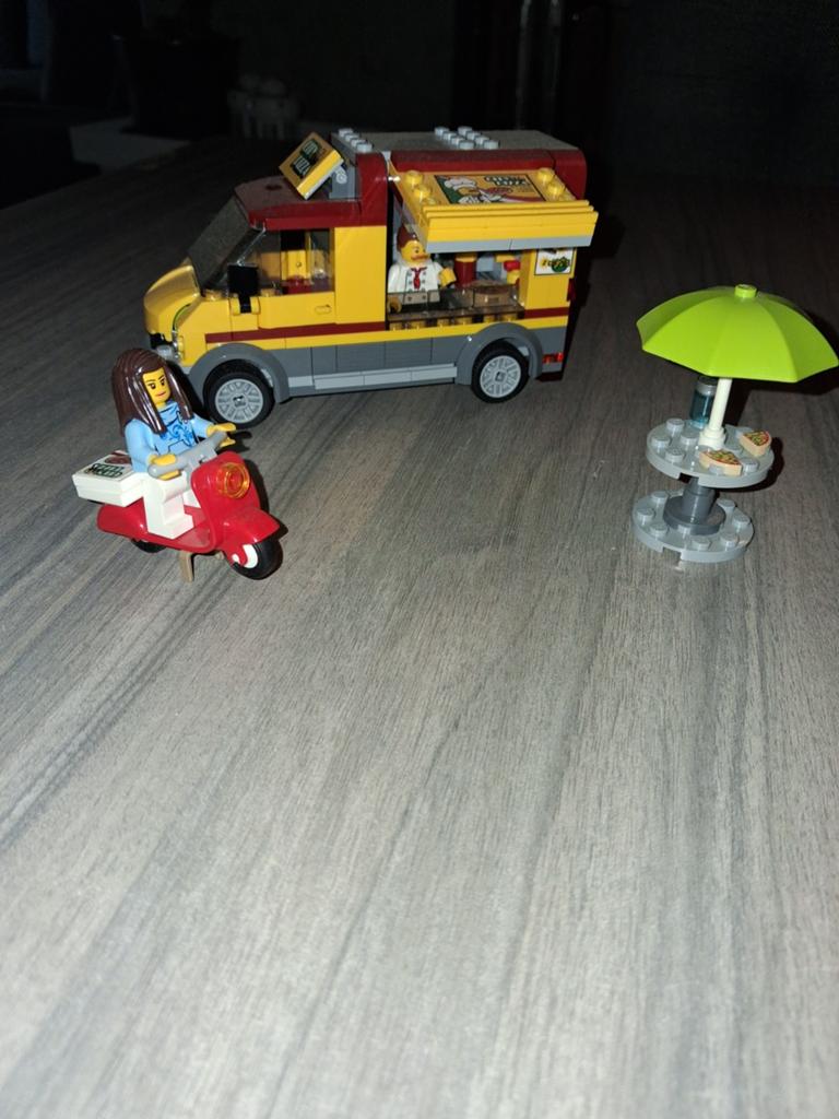 Lego City Pizza Foodtruck met figuren en scooter, Ophalen of Verzenden, Gebruikt, Overige merken