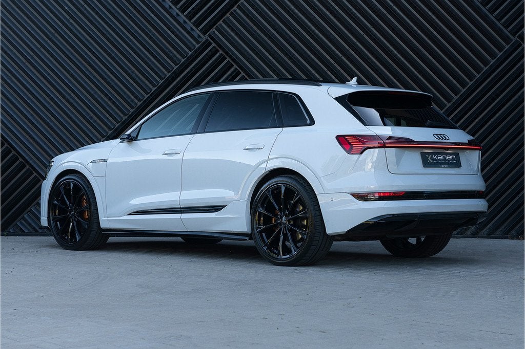 Audi e-tron 50 Quattro S-line Panodak S stoelen Luchtv. ACC, Automaat, 12 maanden, Zwart, Wit