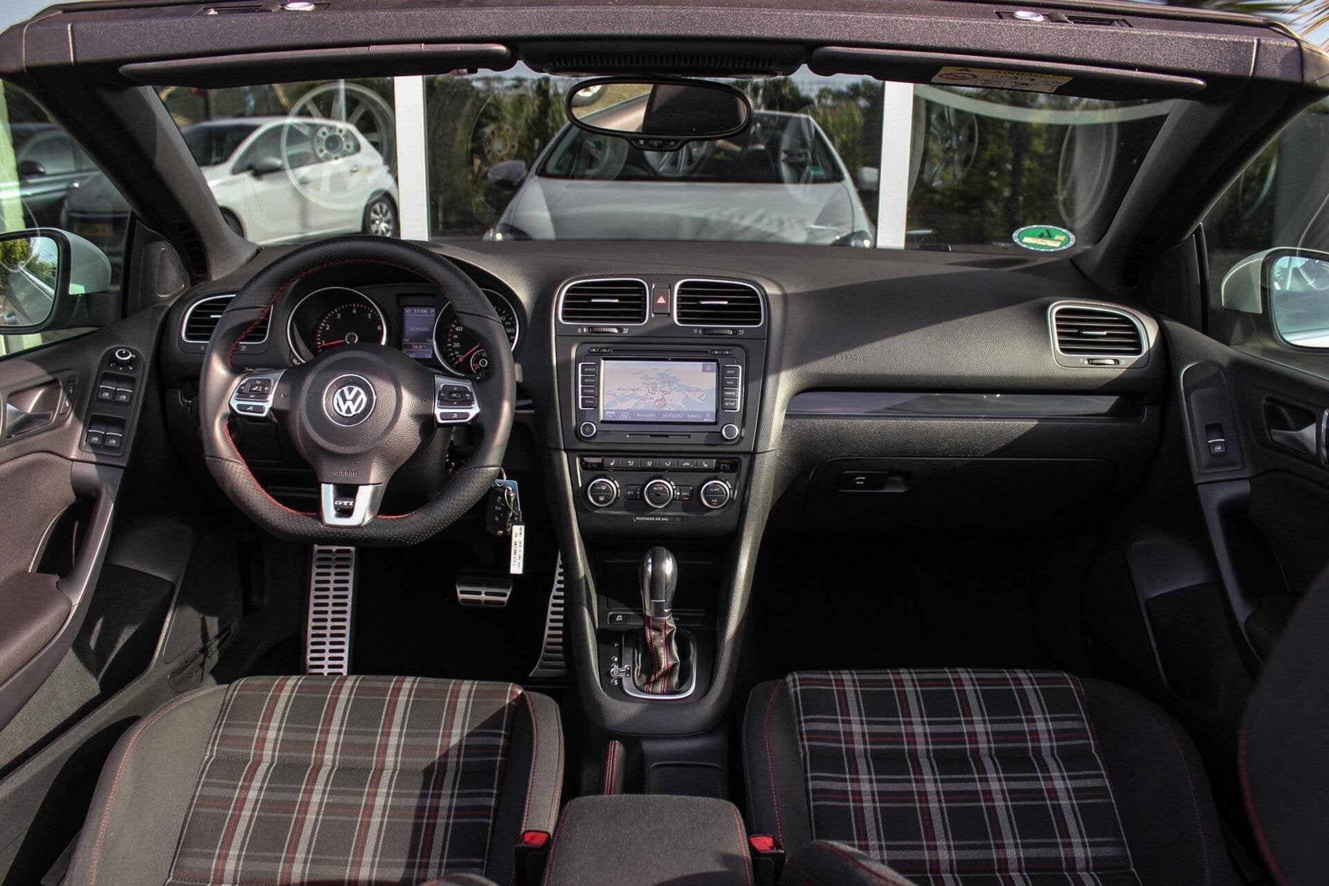 Volkswagen Golf Cabrio 2.0 TSI GTI | 2e eigenaar | DSG | Xen, Euro 5, Stof, Gebruikt, Zwart
