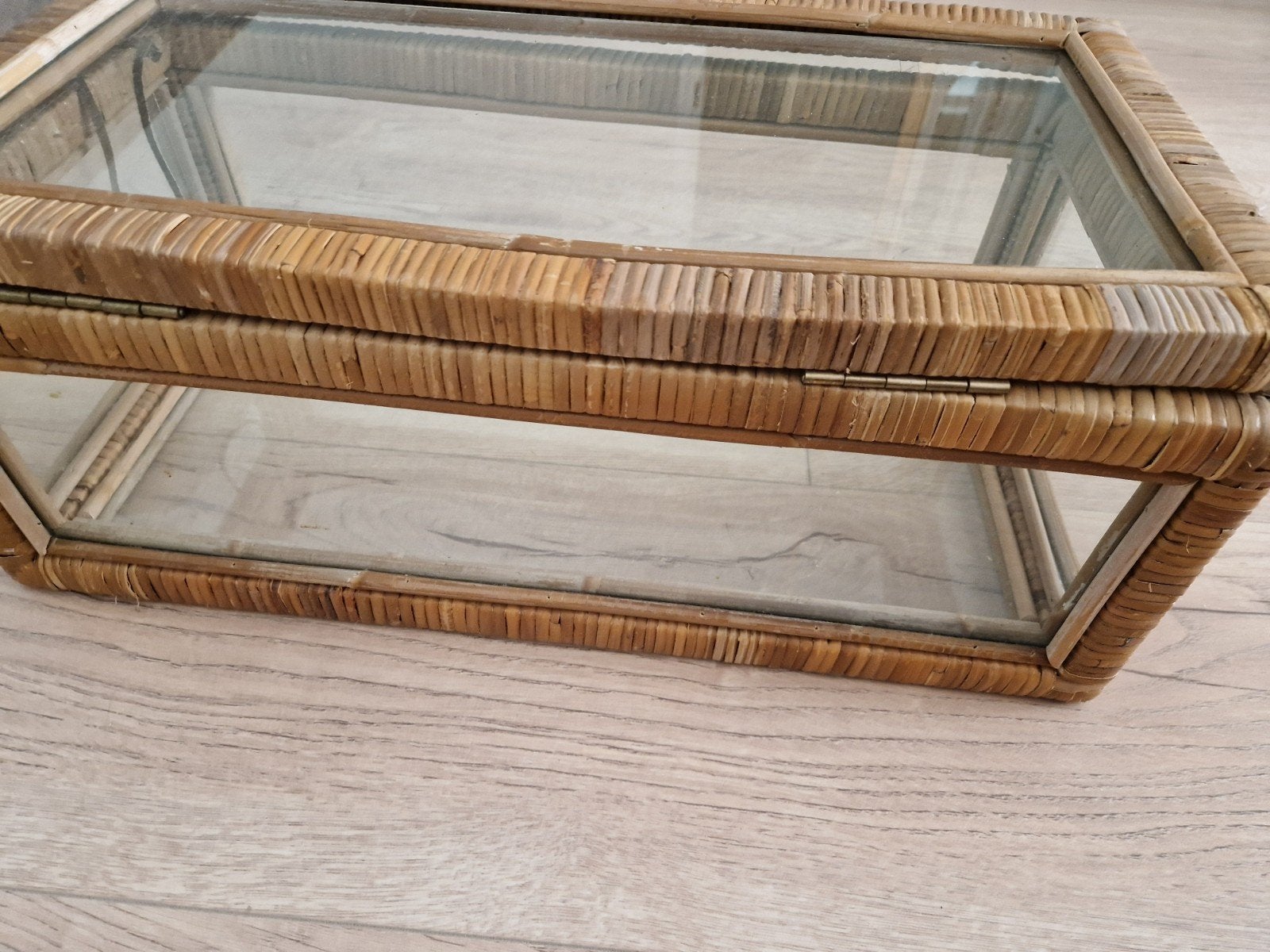 Sieraden doosje of display rotan met glas, Ophalen of Verzenden, Gebruikt