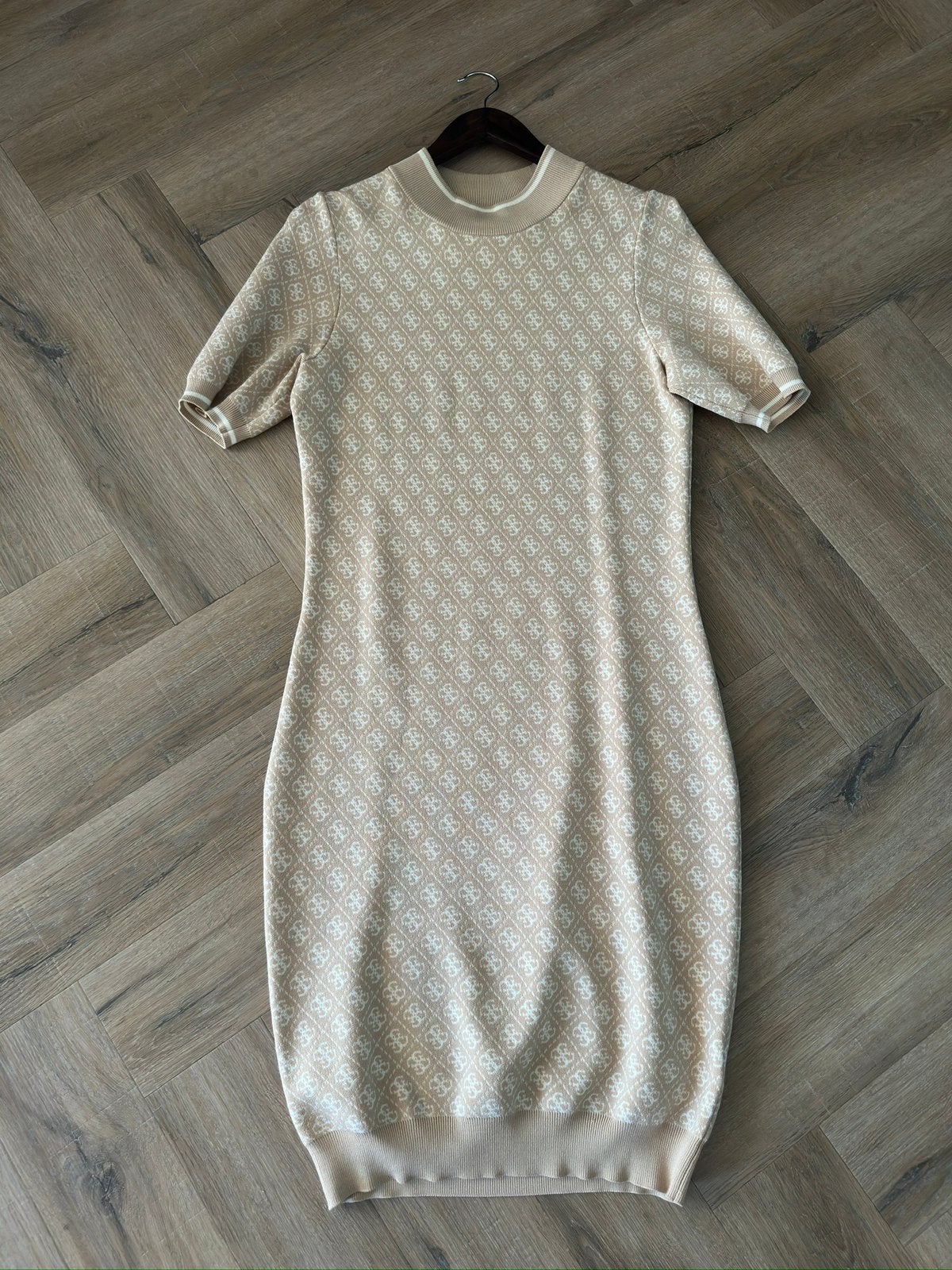 Guess dress maat XL, Beige, Maat 42/44 (L), Ophalen of Verzenden, Zo goed als nieuw