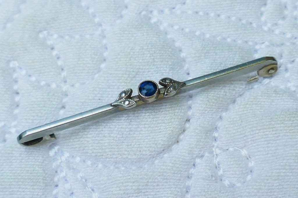 Antieke broche met blauwe saffier, Verzenden, Overige materialen, Broche, Met edelsteen