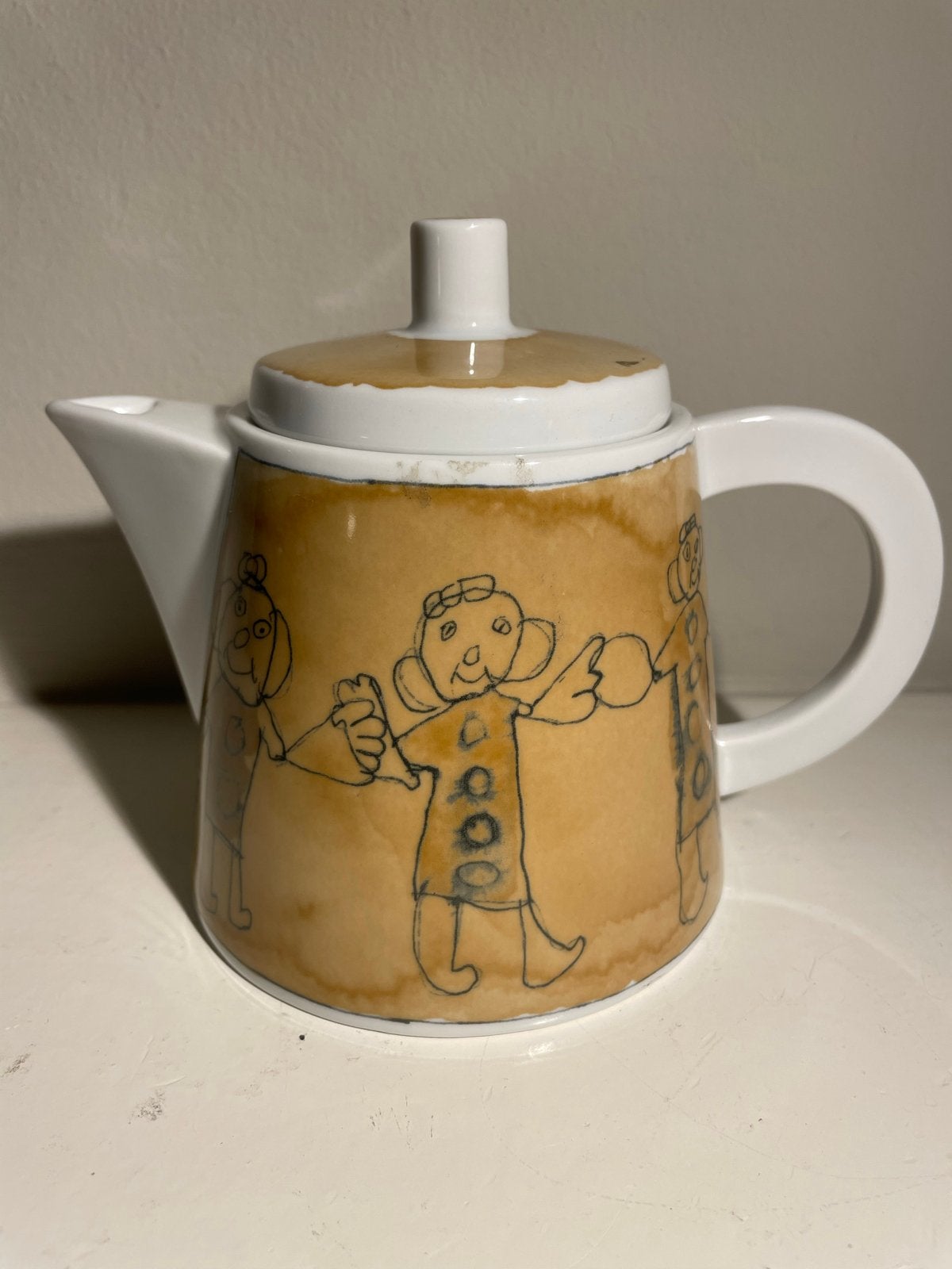 Theepot met kinderfiguren - Schirnding Germany, Theepot/fluitketel, Ophalen of Verzenden, Zo goed als nieuw, Steen/keramiek
