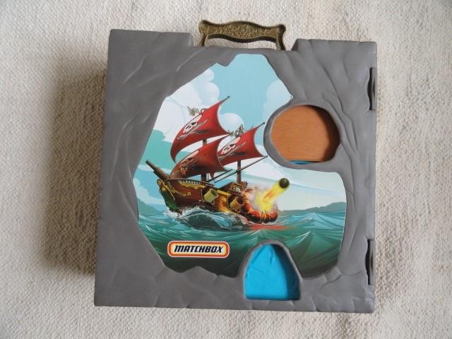 Matchbox Piratenschip In Koffer (Uitklapbaar), Verzamelen, Speelgoed, Verzenden, Zo goed als nieuw