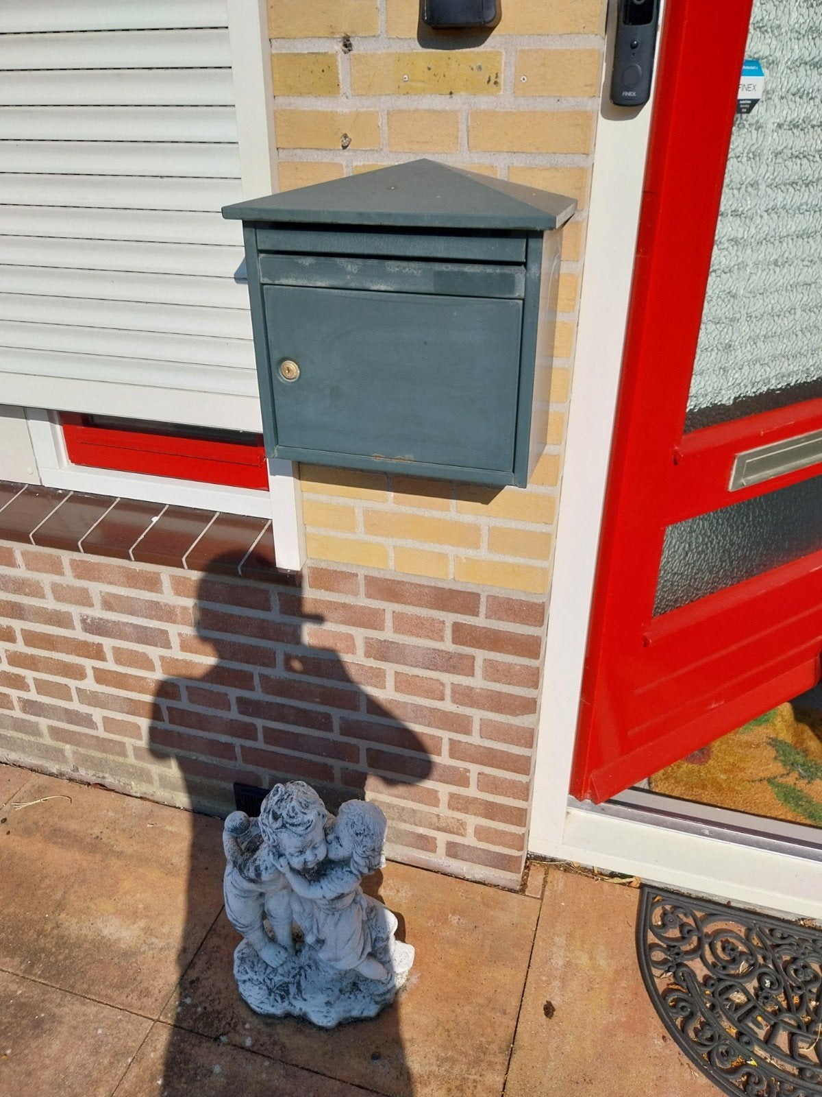 Donkergrijze wandbrievenbus met sleutel, Tuin en Terras, Ophalen of Verzenden, Gebruikt, Staal, Wandbrievenbus
