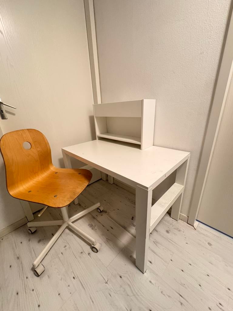 Wit bureau met opzetstuk en houten bureaustoel, Huis en Inrichting, Bureaus, Ophalen, Opzetstuk, Gebruikt, Hout