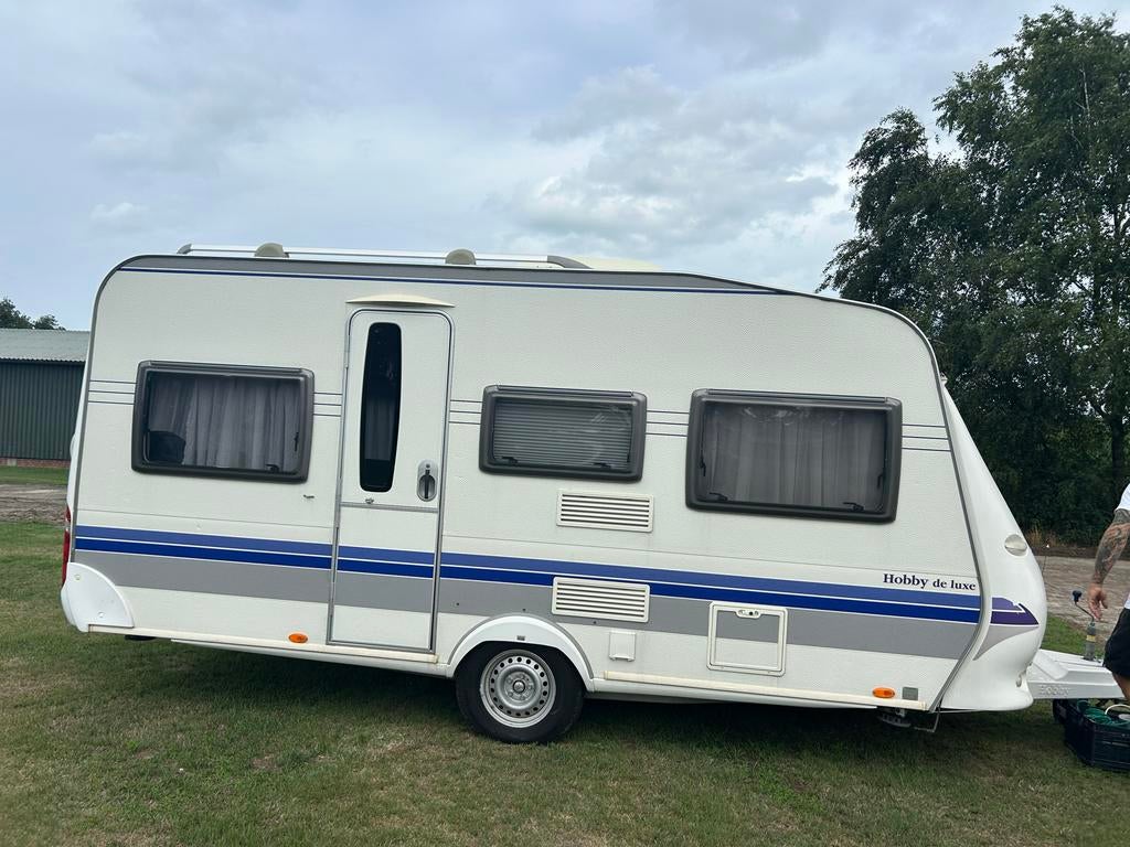Hobby deluxe uit 2007 met airco en fietsenrek, Vast bed, Rondzit, Hobby, 5 tot 6 meter