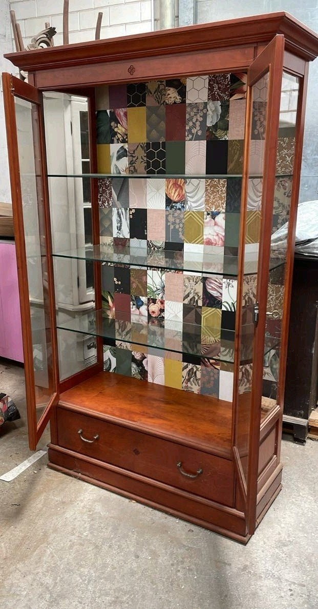 virtine kast met lade. buffetkast met leuke achter print, Huis en Inrichting, Ophalen, Gebruikt, 25 tot 50 cm, 150 tot 200 cm