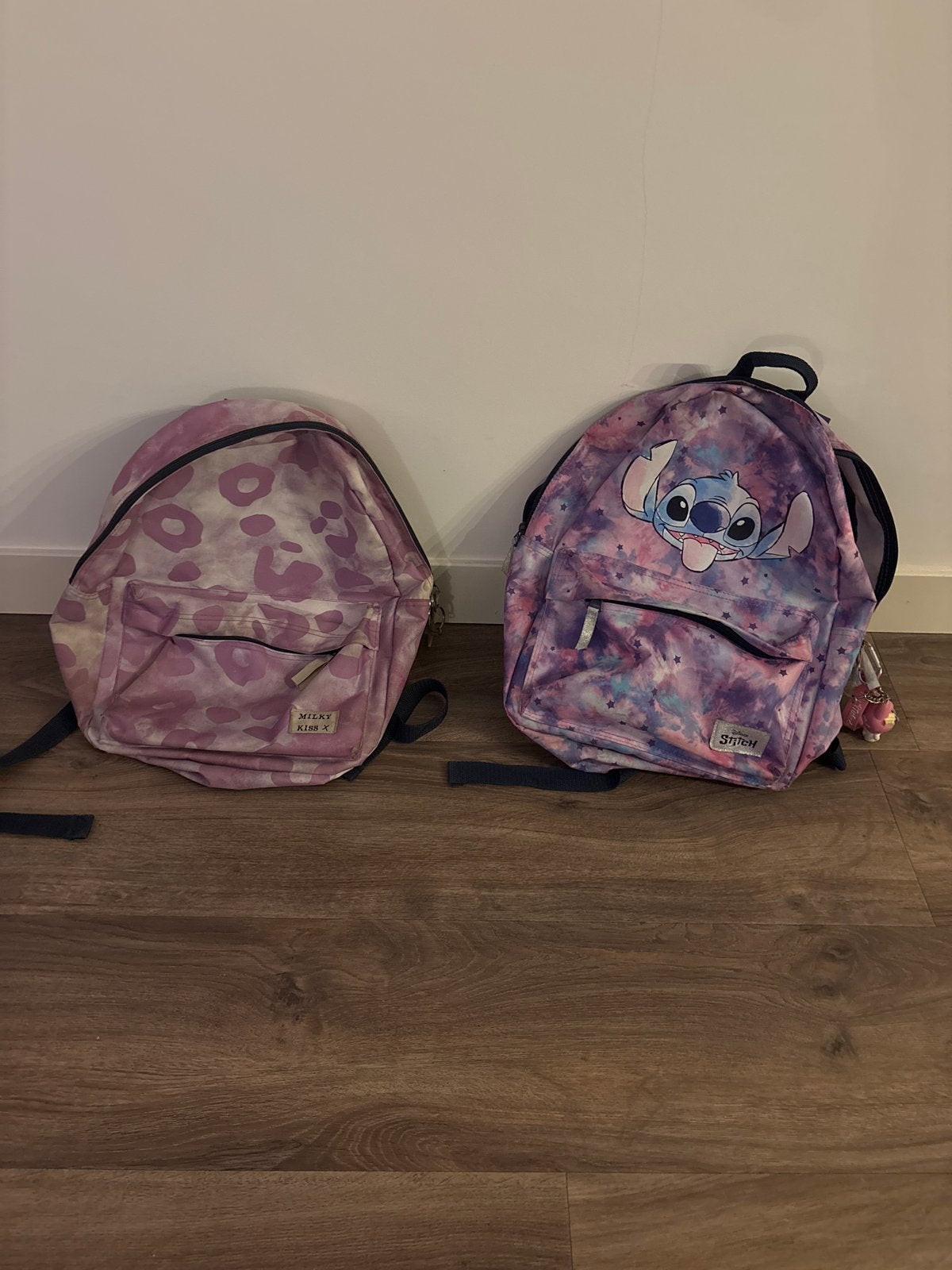 Leuke rugzakken: Stitch en roze panterprint, Ophalen, Gebruikt, Disney of Dora, 25 tot 40 cm
