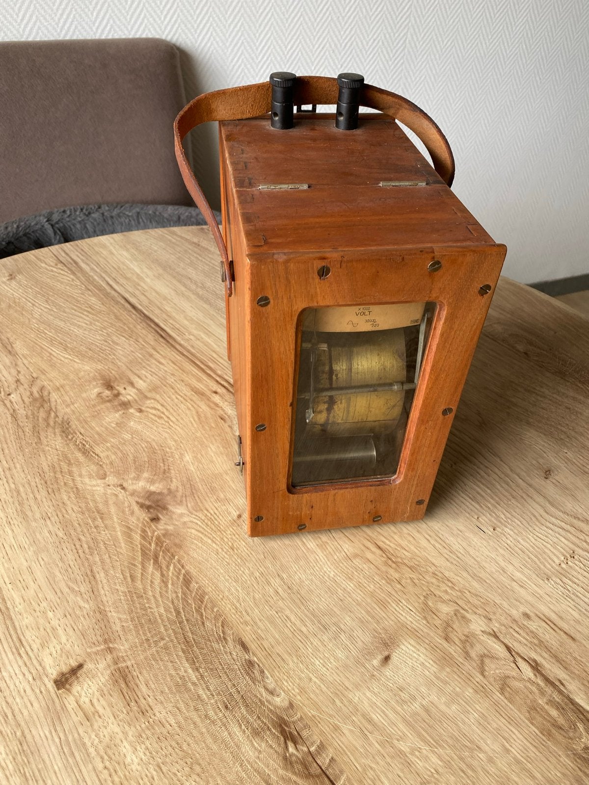 Antieke houten voltmeter met lederen riem, Ophalen of Verzenden