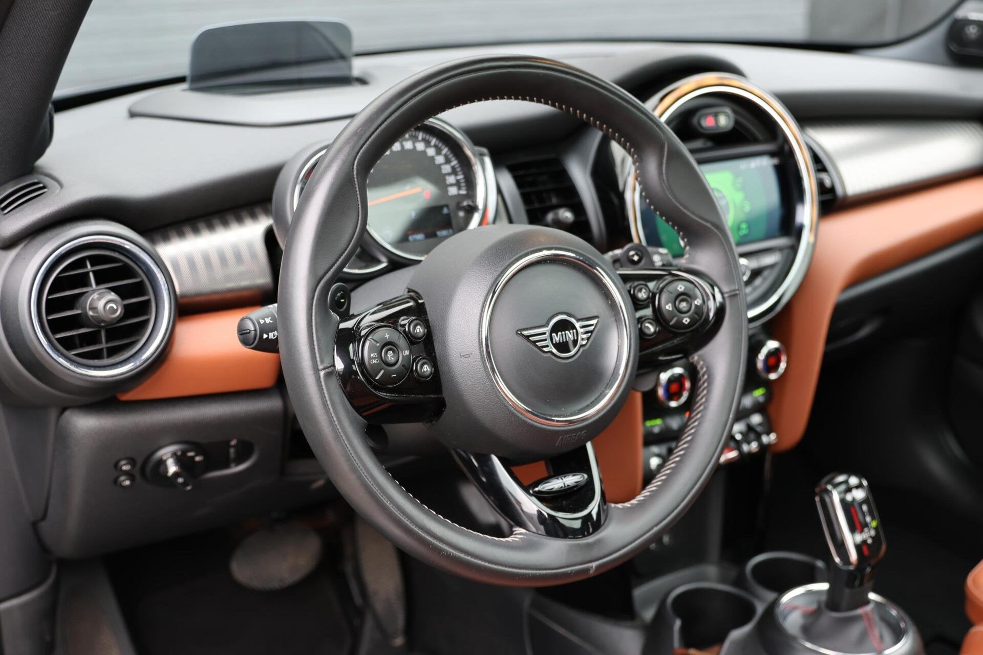 MINI Cooper S 2.0 Chili | PANO | LED| H&K | HUD| Carplay |, 1195 kg, Gebruikt, Euro 6, 4 stoelen