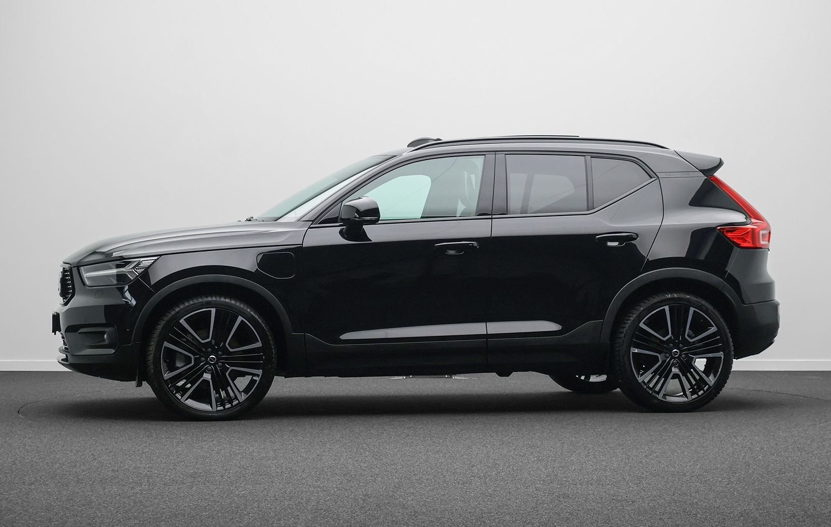 Volvo XC40 1.5 T5 Recharge Inscription | Schuifdak | Harman, 12 maanden, Leder en Stof, Zwart, Bedrijf