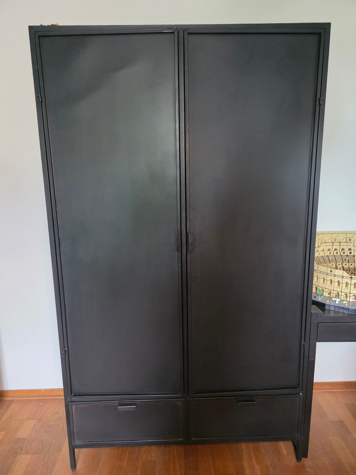 Zwarte kledingkast, Huis en Inrichting, Ophalen, 50 tot 100 cm, Zo goed als nieuw, Metaal