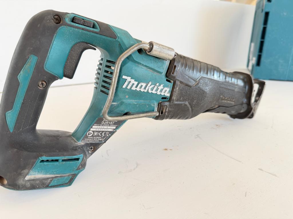 Makita DJR187 Reciprozaag, 70 mm of meer, 600 tot 1200 watt, Ophalen of Verzenden, Zo goed als nieuw