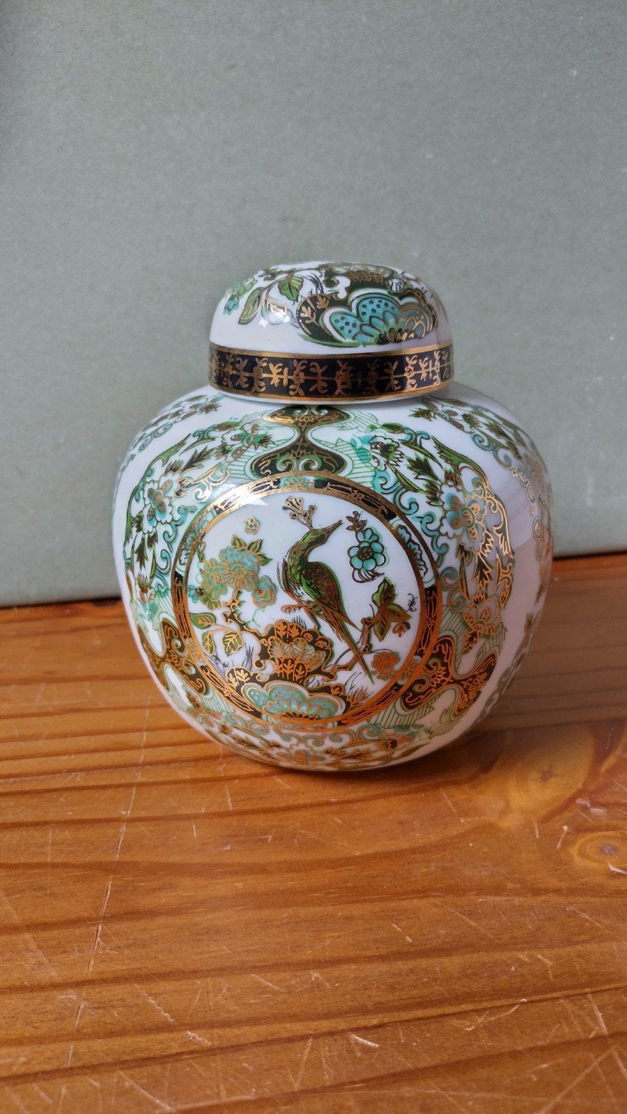 Imari porselein gemberpotje met pauw en bloemmotief, Ophalen of Verzenden